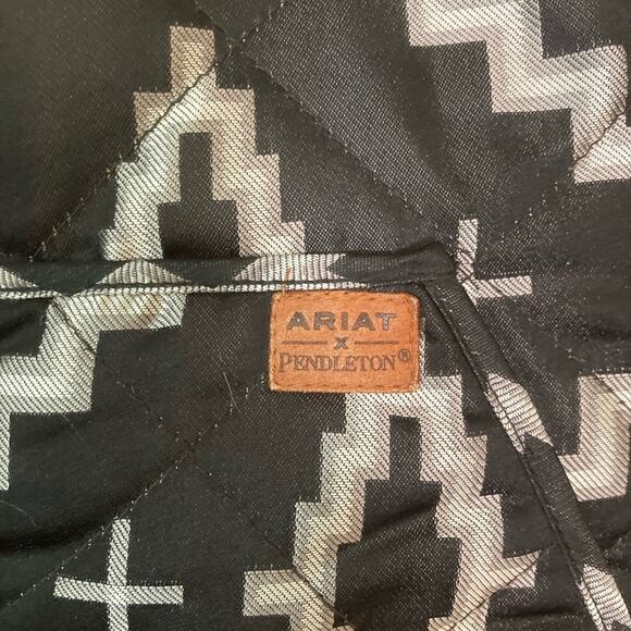 Copied - Ariat Pendleton Reversible Vest Women's Small - Picture 4 of 11